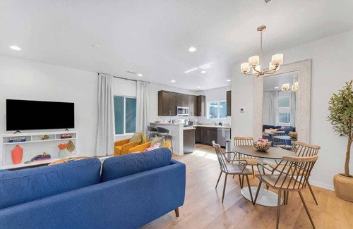 Flagstaff House | Cozy 2BR Flagstaff Bungalow w/A/C & Parking