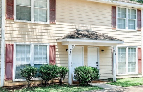 Mobile Apartment | Inviting 2BR Home Near Mobile Regional Airport
