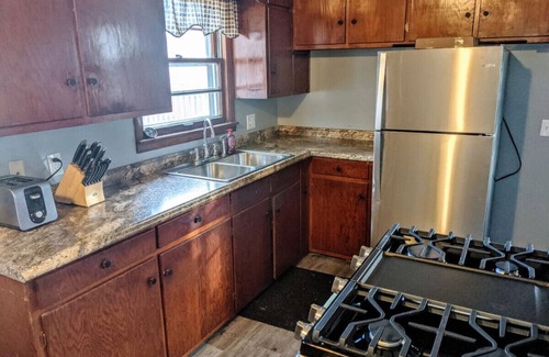 Davenport House | Inviting 2BR Home with PS4 in a Peaceful Neighborhood