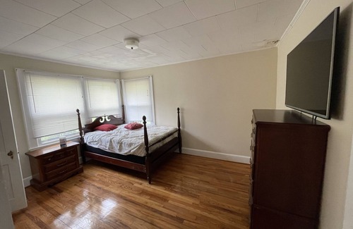 Lexington House | Charming 2BR House Near Lexington BBQ - Family Friendly Stay
