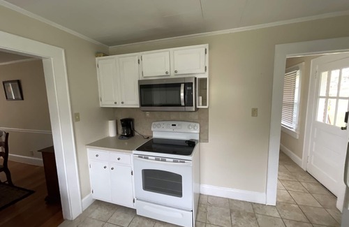 Lexington House | Charming 2BR House Near Lexington BBQ - Family Friendly Stay