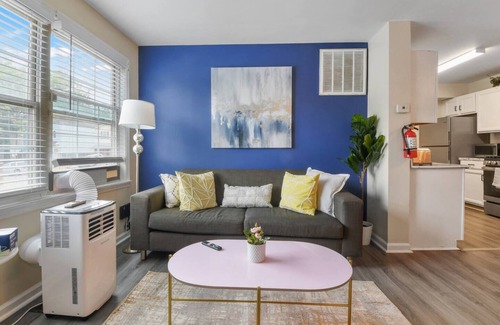 Newark Hotel | Modern 2BR Retreat with Free Parking Near NYC