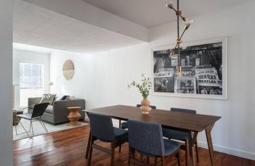 Bouldin House | Cozy 2BR Retreat in DT Austin Pets and Parking!