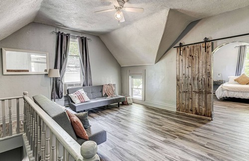 Sheridan Apartment | Cozy 2nd floor apartment