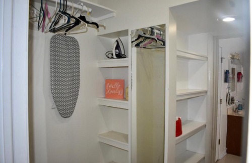 Adrian Apartment | Charming 2nd Story Flat Near Downtown - Kid-Friendly Retreat