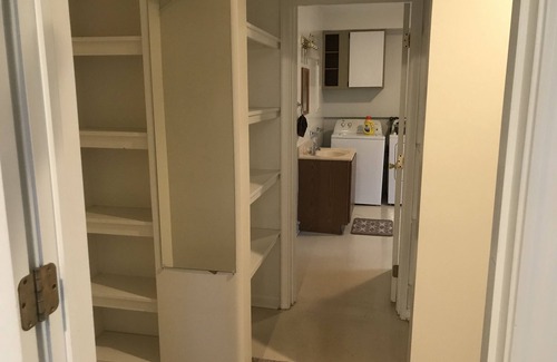 Adrian Apartment | Charming 2nd Story Flat with Kitchen Near Downtown