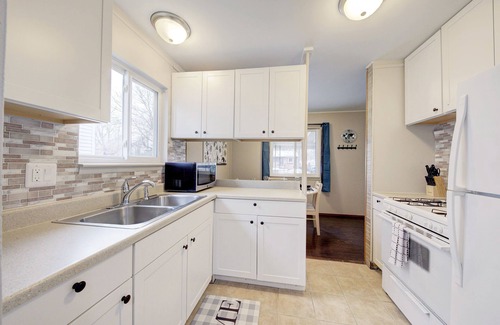 Westland House | Inviting Ocean View Home with Breakfast for Up to 6 Guests