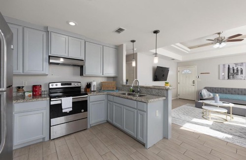 Edinburg Apartment | Cozy 3 Bed Apartment Near Shopping Plazas - Guest Rated 9.9