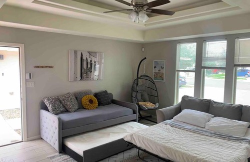 Edinburg Apartment | Cozy 3 Bed Apartment Near Shopping Plazas - Guest Rated 9.9