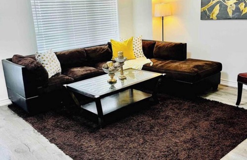 Halton Regional Municipality House | Family-Friendly 3 Bed House with Kids' Amenities