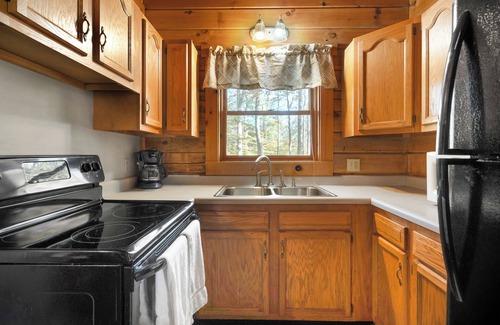 Jamestown Cabin | Charming 3 Bed Log Cabin at Jamestown Marina in Nature