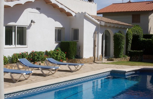 L Almadrava House | Cozy 3-Bed Villa with Pool, BBQ, and Close to Coast in L'Ametlla de Mar