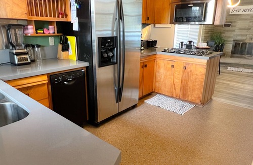 Beaver Dam House | Inviting 3-Bedroom Retreat with Lake Views and Breakfast