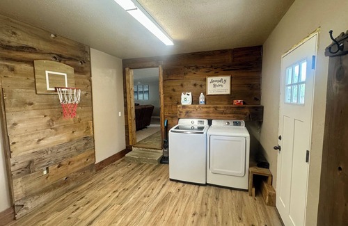 Klamath Falls House | Inviting 3-Bedroom Retreat Near Airbase with Great Amenities