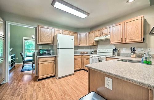 The Woods Cabin | Cozy 3 Bedroom Cabin Fits up to 10 Guests!