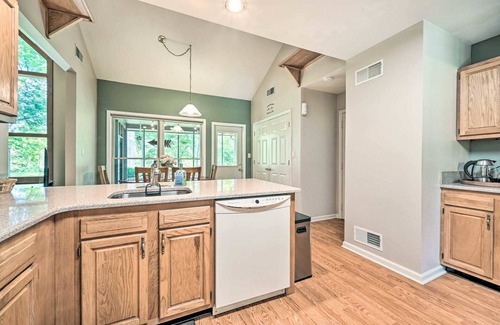 The Woods Cabin | Cozy 3 Bedroom Cabin Fits up to 10 Guests!