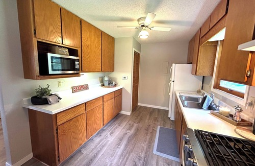 Phillips Cabin | Cozy 3-bedroom cabin in Phillips on Soo Lake w/WiFi, kayaks, fire pit & grill