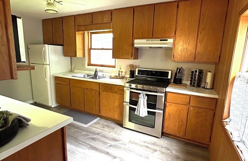 Phillips Cabin | Cozy 3-bedroom cabin in Phillips on Soo Lake w/WiFi, kayaks, fire pit & grill