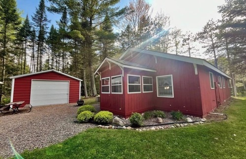 Phillips Cabin | Cozy 3-bedroom cabin in Phillips on Soo Lake w/WiFi, kayaks, fire pit & grill