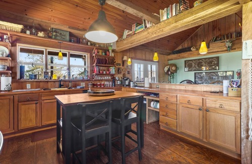 Denison Cabin | Charming 3 Bedroom Cabin Surrounded by Nature's Beauty
