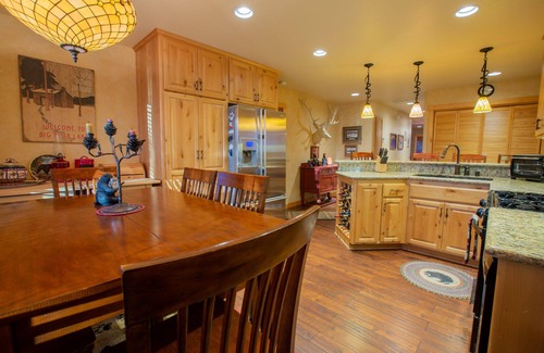 Peter Pan Cabin | Inviting 3-Bedroom Cabin with Fireplace & Hot Tub