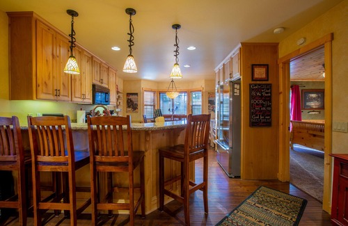 Peter Pan Cabin | Inviting 3-Bedroom Cabin with Fireplace & Hot Tub