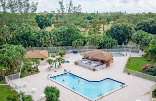 Inverrary Condo | Cozy 3-bedroom condo with WiFi, AC in marvelous Lauderhill
