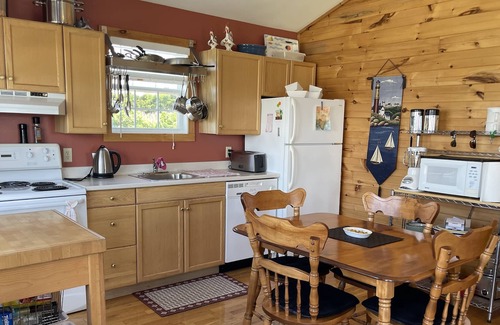 Clinton Cottage | Inviting 3 Bedroom Cottage with Scenic Water Views