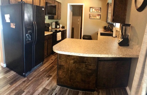 Forks House | Inviting 3 Bedroom Retreat with Spa and Hot Tub Amenities