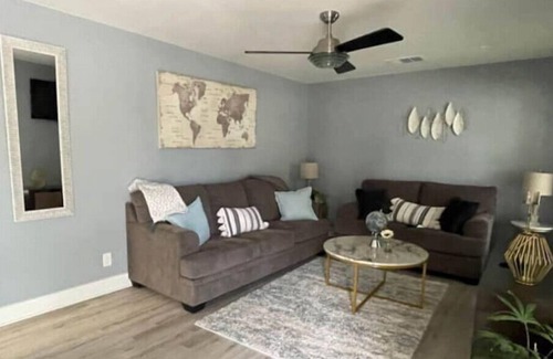 Parker Lane House | Welcoming 3 Bedroom Home with Spa and Breakfast Included