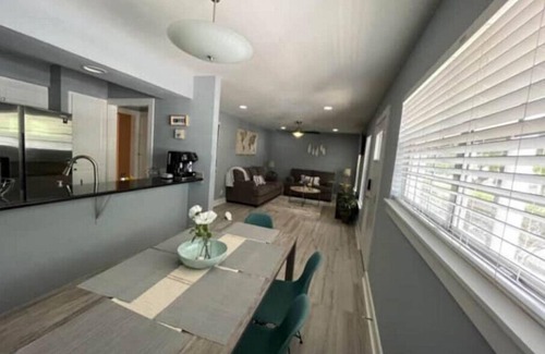 Parker Lane House | Welcoming 3 Bedroom Home with Spa and Breakfast Included