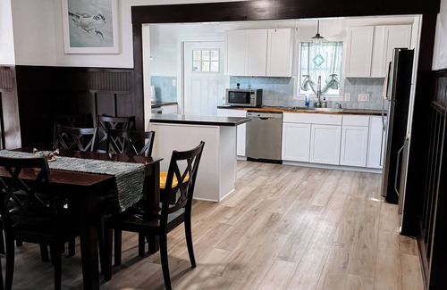 Aransas Pass House | Cozy 3-bedroom house central to Rockport & Port Aransas with WiFi, AC, Fire pit