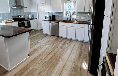 Aransas Pass House | Cozy 3-bedroom house central to Rockport & Port Aransas with WiFi, AC, Fire pit