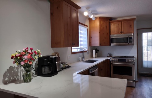 Westerose House | Serene 3-Bedroom Retreat with Lake Access in Poplar Bay