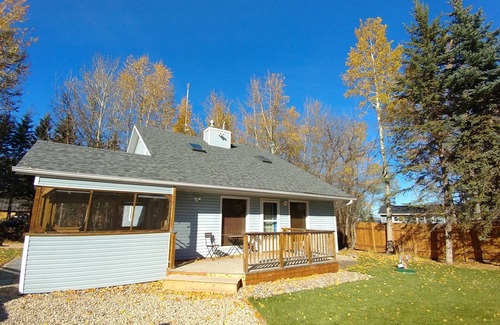 Westerose House | Serene 3-Bedroom Retreat with Lake Access in Poplar Bay