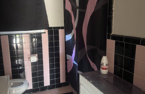 Clinton House | Cozy 3-bedroom house with AC in charming Clinton