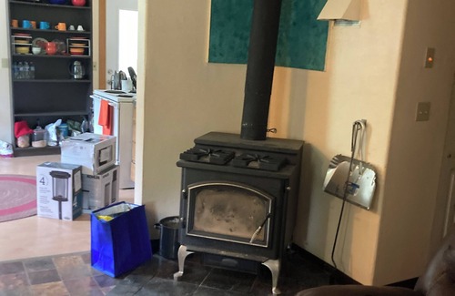 McGrath House | Cozy 3-bedroom house with AC and WiFi in welcoming McGrath