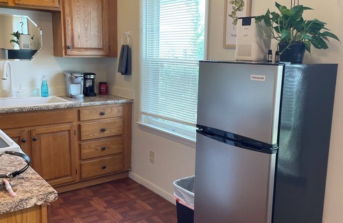 Owosso House | Inviting 3 Bedroom Retreat in Owosso Near Curwood Castle