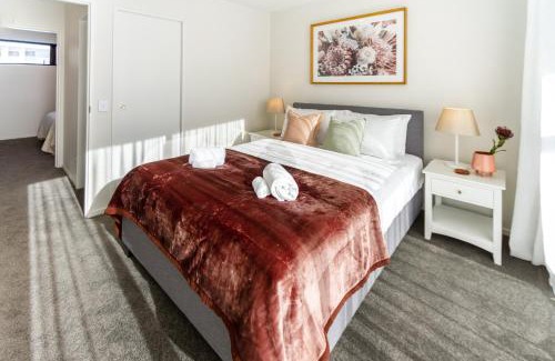 Addington Apartment | Inviting 3 Bedroom Retreat Near Hagley Park with Garage