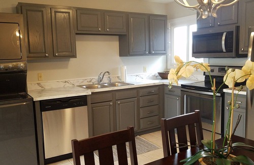 Tiffin House | Inviting 3 Bedroom Ranch with Spa and Hot Tub Retreat