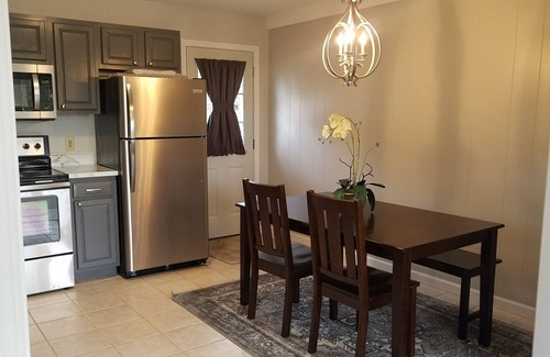 Tiffin House | Inviting 3 Bedroom Ranch with Spa and Hot Tub Retreat