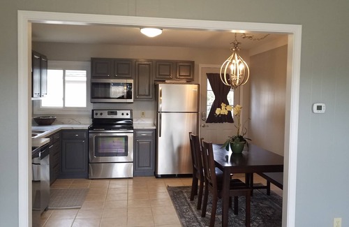 Tiffin House | Inviting 3 Bedroom Ranch with Spa and Hot Tub Retreat