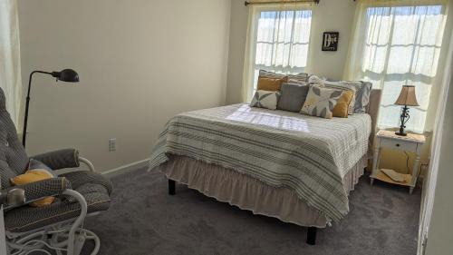 Southeast Raleigh House | Inviting 3 Bedroom Townhouse with Child-Friendly Amenities