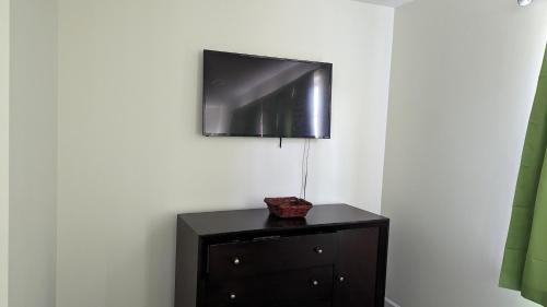 Southeast Raleigh House | Inviting 3 Bedroom Townhouse with Child-Friendly Amenities