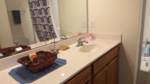 Southeast Raleigh House | Inviting 3 Bedroom Townhouse with Child-Friendly Amenities