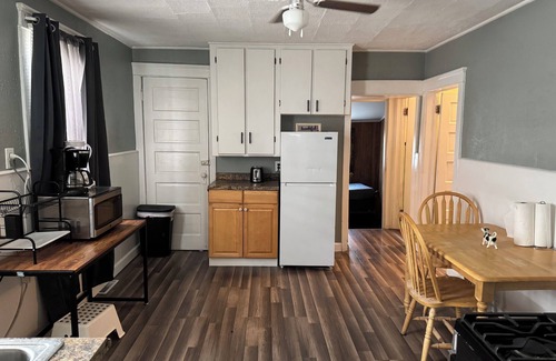 Erie Apartment | Cozy 3-bedroom with AC in Erie Pa. located near the bayfront convention center.