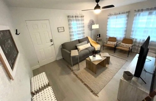 Winter Garden Cottage | Inviting Downtown Winter Garden Cottage with Hot Tub & Spa