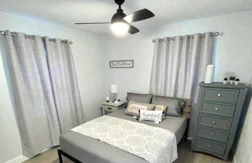 Winter Garden Cottage | Inviting Downtown Winter Garden Cottage with Hot Tub & Spa