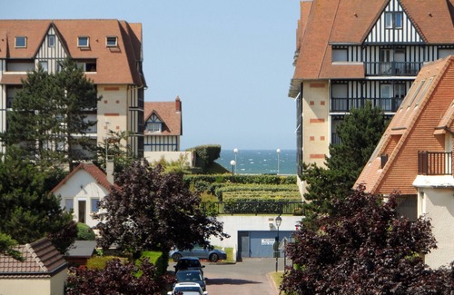 Cabourg Apartment | Family-Friendly Oceanfront Apartment Cabourg with Spa Access