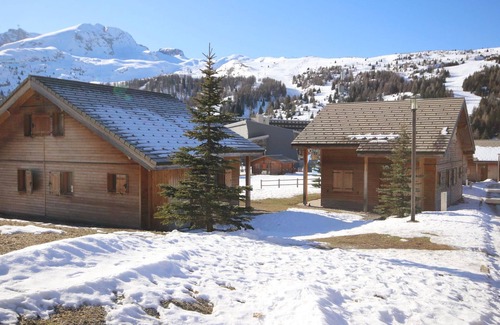 Saint-Etienne-en-Devoluy Ski Chalet | Experience Cozy Comfort at Chalet Le Dévoluy for 6